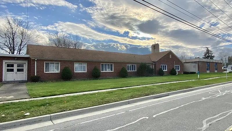 The Power of the Closed Door: Why the Most Influential Creators Are Building Walls, Not Platforms